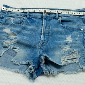 Size 12 women's American Eagle super stretch X light denim distressed shorts